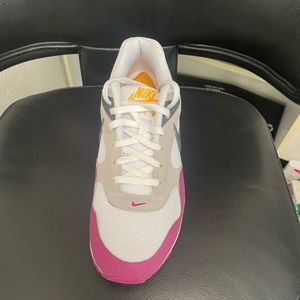 Men’s Nike Tennis Shoe